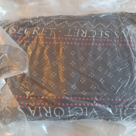 NWT Victoria Secret Fleece Blanket BNWT!! - Picture 4 of 7